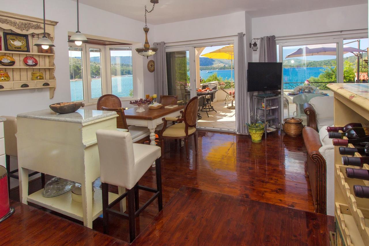 Sea Breeze - Front Sea Apartment Zaboric Εξωτερικό φωτογραφία