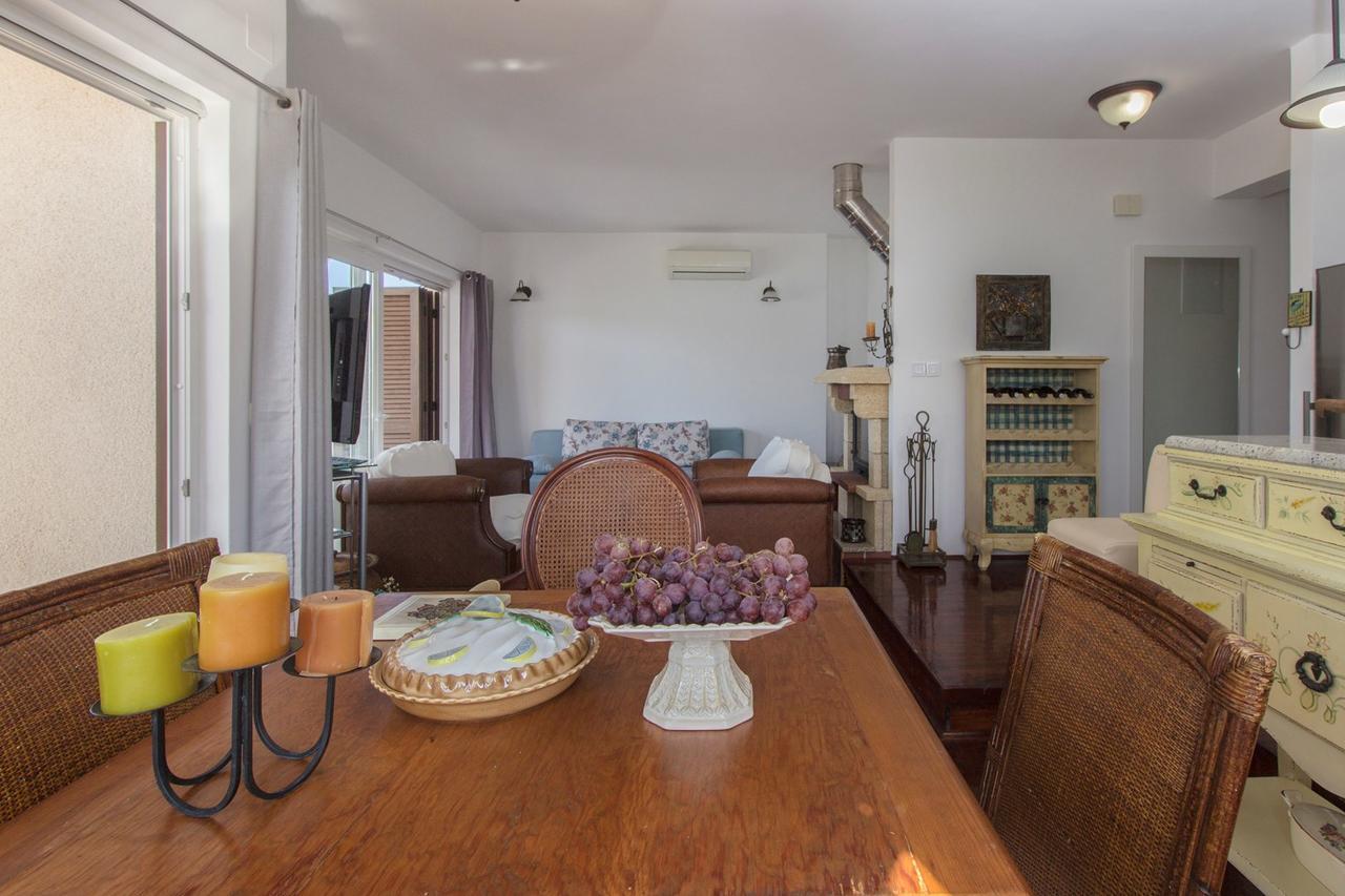 Sea Breeze - Front Sea Apartment Zaboric Εξωτερικό φωτογραφία