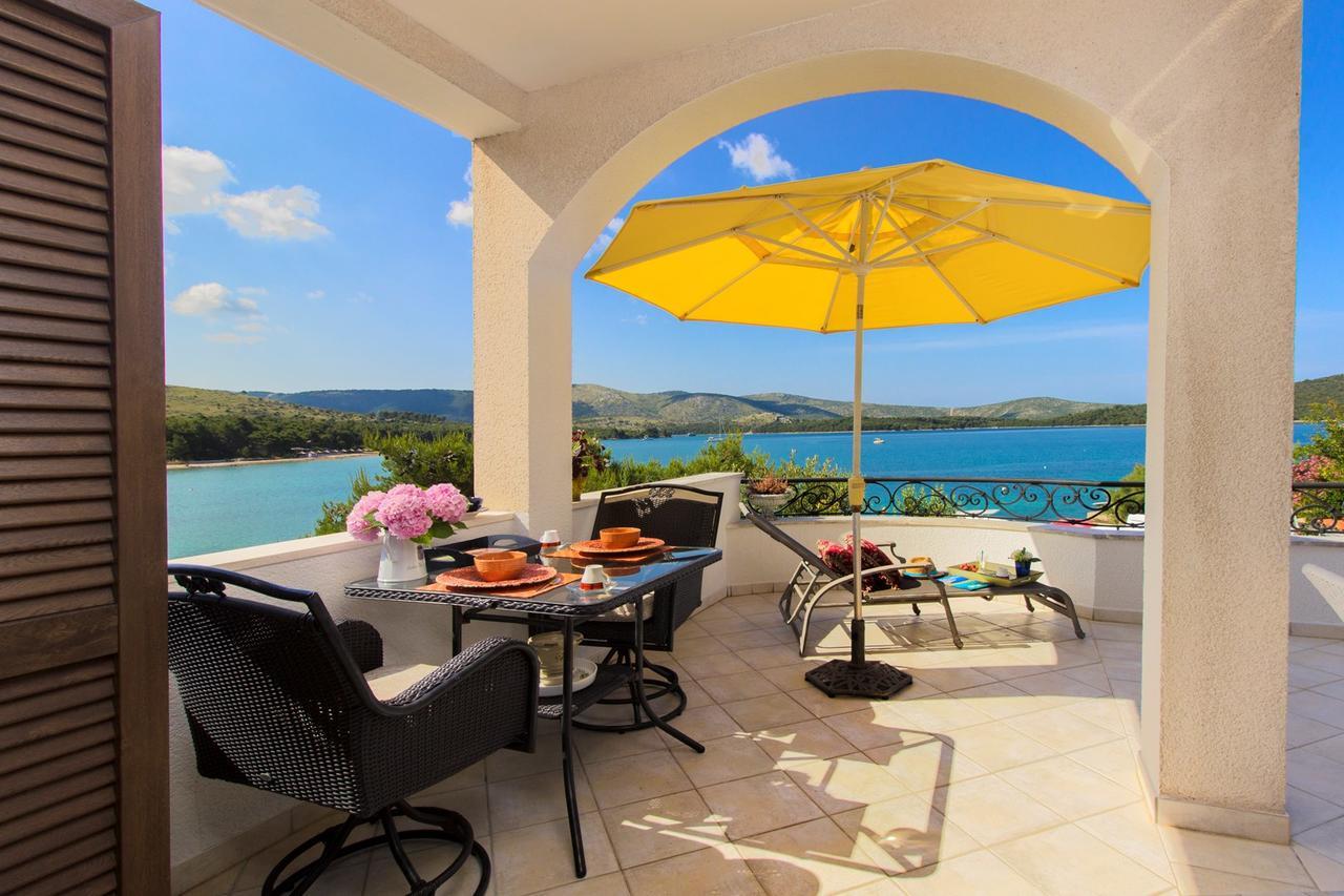 Sea Breeze - Front Sea Apartment Zaboric Εξωτερικό φωτογραφία