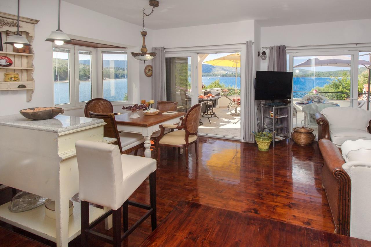 Sea Breeze - Front Sea Apartment Zaboric Εξωτερικό φωτογραφία