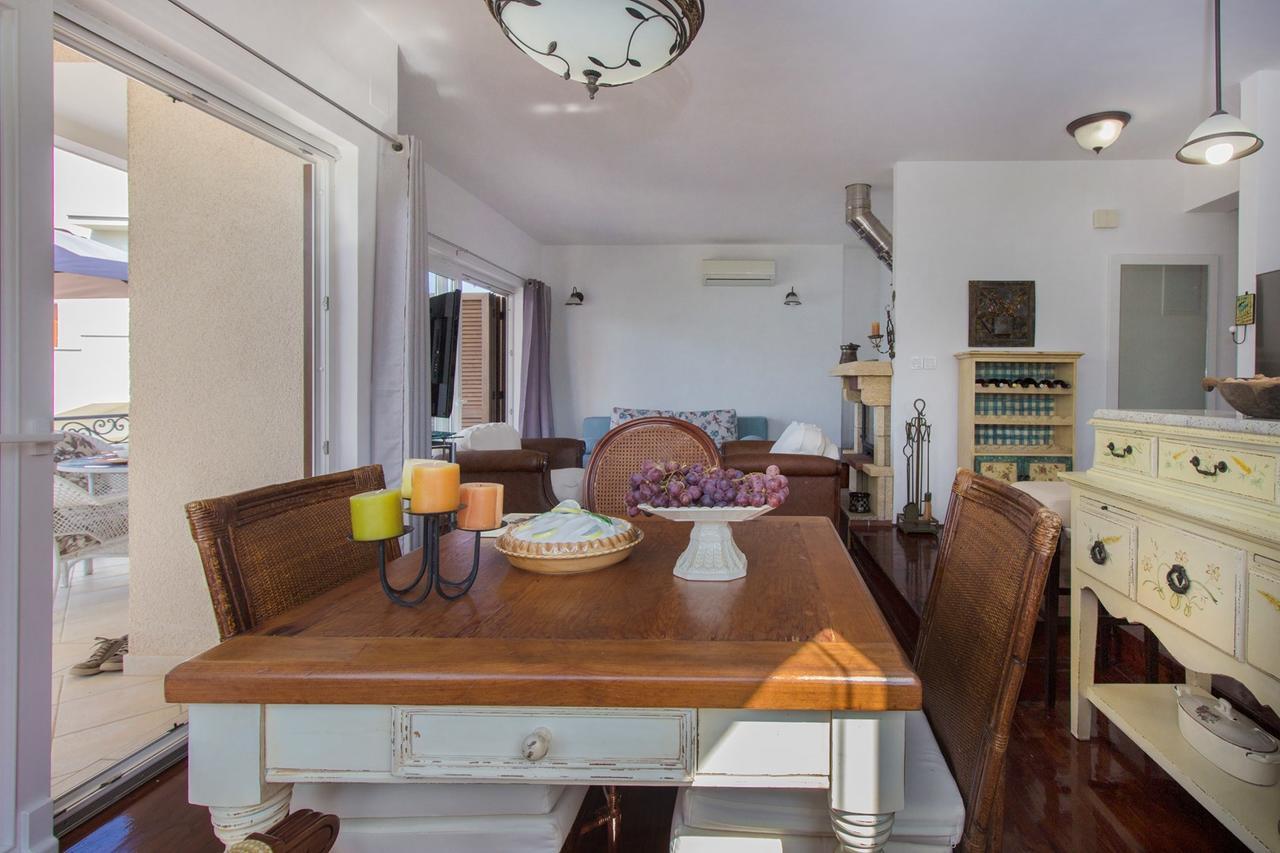 Sea Breeze - Front Sea Apartment Zaboric Εξωτερικό φωτογραφία